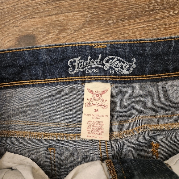 Faded Glory Women's Capri Pants Size 16 Comfortable Casual Summer Style - Picture 4 of 4